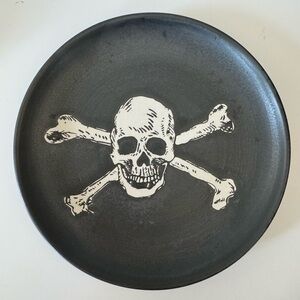 NWT 6in Halloween Stoneware Skull Black Appetizer Plate